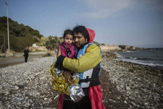 Νεκρός 1 στους 50 πρόσφυγες στο ταξίδι για την Ελλάδα