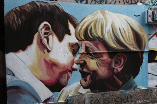 Η Μέρκελ, ο Πούτιν και οι… αντιστασιακοί Τσίπρας – Βαρουφάκης