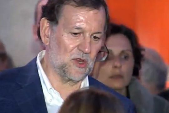Αριστερή γροθιά στο αριστερό μάγουλο