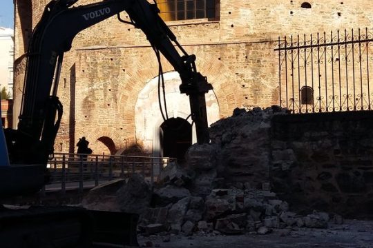 Κατεδάφιση του περίβολου