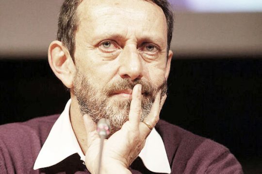 «Πρέπει να κερδίσουν οι νέοι»