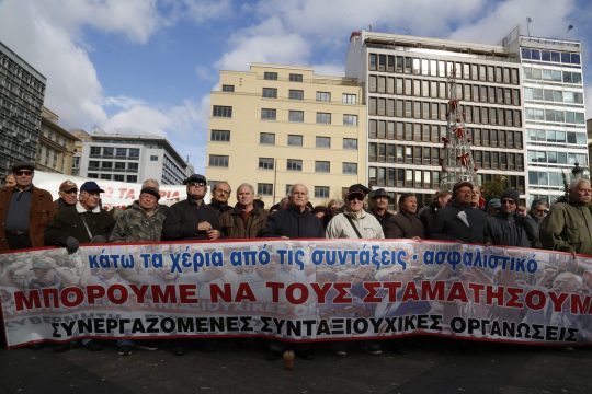 Ένταση μεταξύ συνταξιούχων και ΜΑΤ