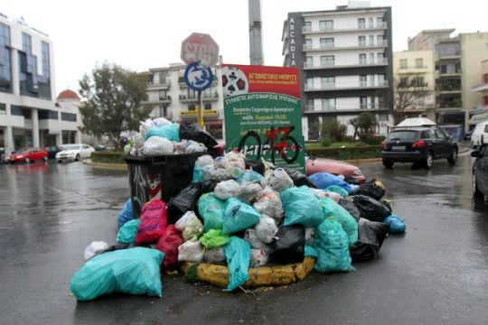 Σε κατάσταση έκτακτης ανάγκης λόγω σκουπιδιών η Τρίπολη