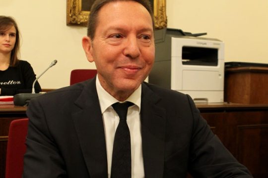 Τους έπεισε ο Στουρνάρας