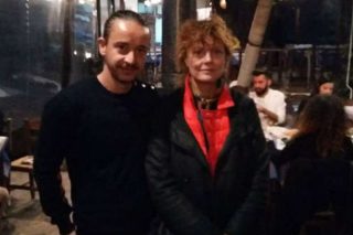 Κοντά στους πρόσφυγες της Λέσβου η Σούζαν Σάραντον