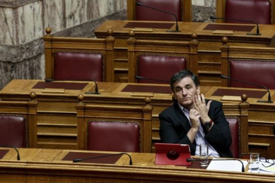 Αναμένοντας τη δόση από τον ESM