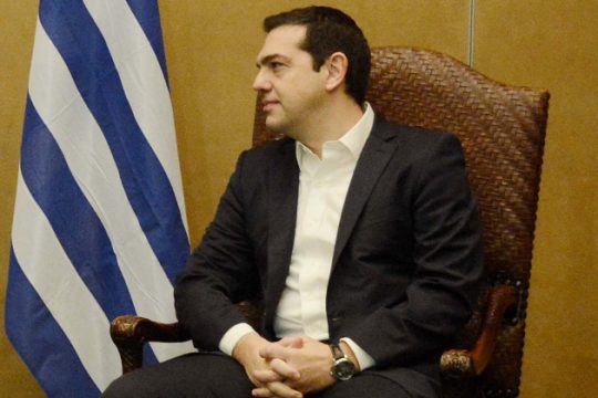 «Μασάζ» σε βουλευτές και απαντήσεις στη Βουλή