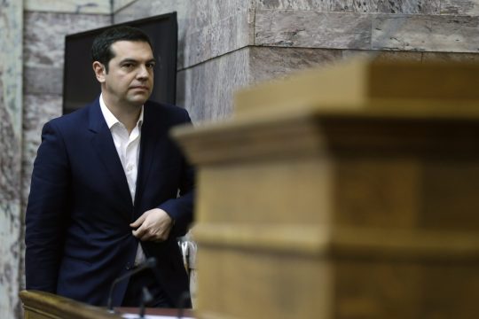 Η κυβέρνηση υλοποιεί τις αποφάσεις της Ε.Ε. για τα hotspots