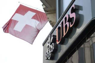 Αναζητούν εμβάσματα προς UBS από το 1995
