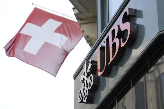 Αναζητούν εμβάσματα προς UBS από το 1995
