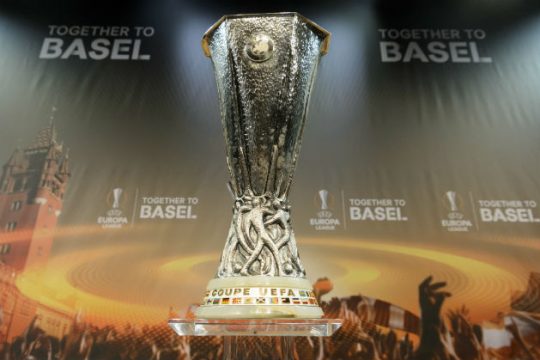 Αυταπάτη και καθρέφτης, συνάμα…