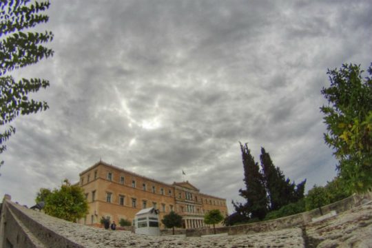 Με συννεφιά το «ποδαρικό» του Δεκεμβρίου