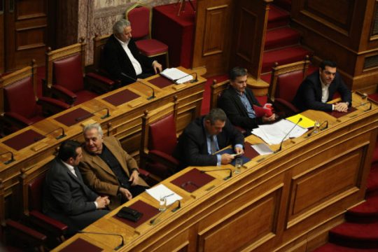 Με αψιμαχίες η συζήτηση για τον προϋπολογισμό