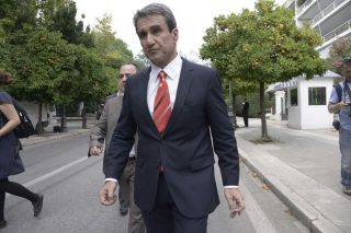 Ποιος μιλάει για εξευτελισμό