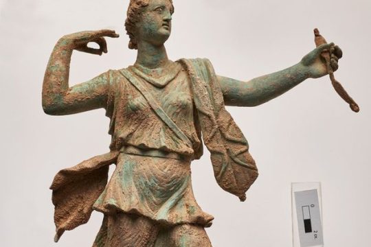 Στο φως μετά από αιώνες