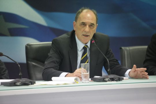 Ο Σταθάκης «επιστρέφει» τα greek statistics σε Καθημερινή και Κωνσταντινόπουλο