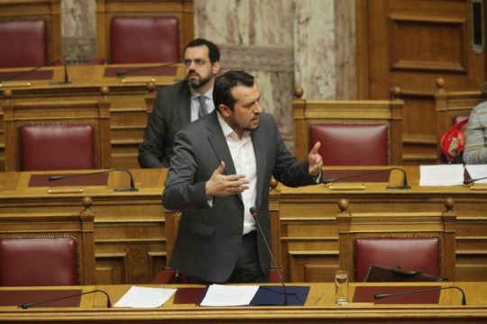 Αποφασισμένη η κυβέρνηση να προχωρή σει με τις άδειες