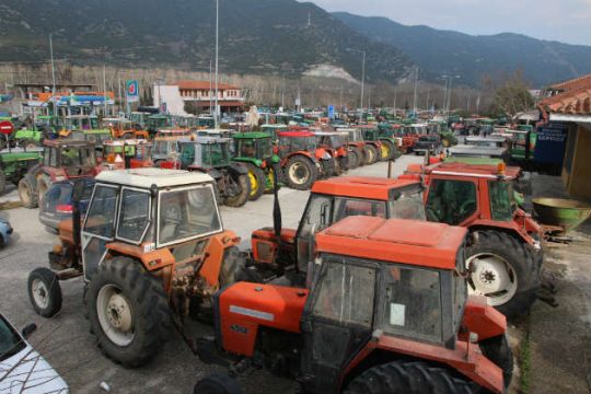 Συνεχίζονται δυναμικά οι αγροτικές κινητοποιήσεις