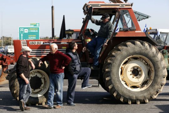 Δύο… μπλόκα στα μπλόκα