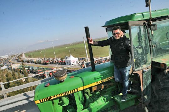 «Πάρ’ το πίσω και τα λέμε…»