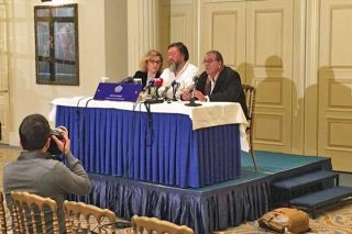Εργαστήρι συμπαράστασης με… βαριά υπογραφή