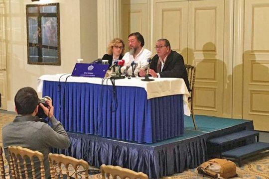 Εργαστήρι συμπαράστασης με… βαριά υπογραφή