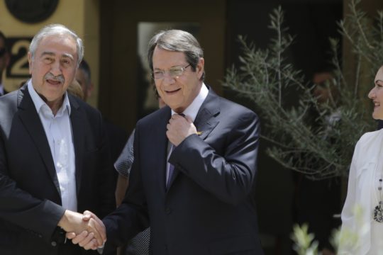 Αναστασιάδης και Ακιντζί σε «εποικοδομητική συνάντηση»