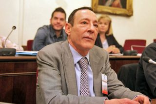 Βάσει νόμου οι… παράνομες προσλήψεις