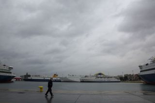 Ρίχνουν άγκυρα τα πλοία για 48 ώρες