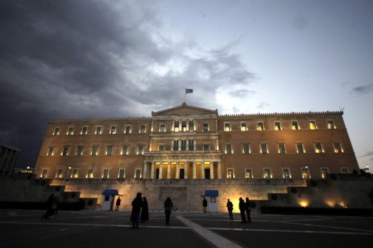 Παράλληλοι μονόλογοι στη Βουλή
