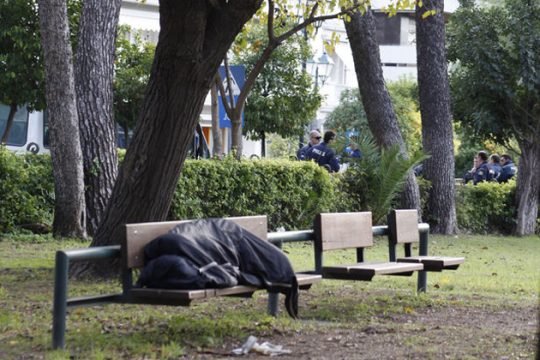Υποψήφιοι… άστεγοι μισό εκατομμύριο Αθηναίοι