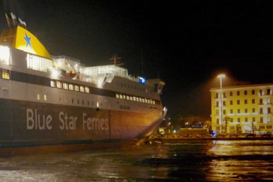 Τραυματίστηκε ναυτικός στο «Blue Star 2»