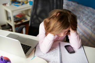 Bullying σε δυο 15χρονες από συμμαθήτρια τους