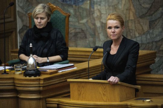 Και με τη βούλα η κατάσχεση των τιμαλφών των προσφύγων
