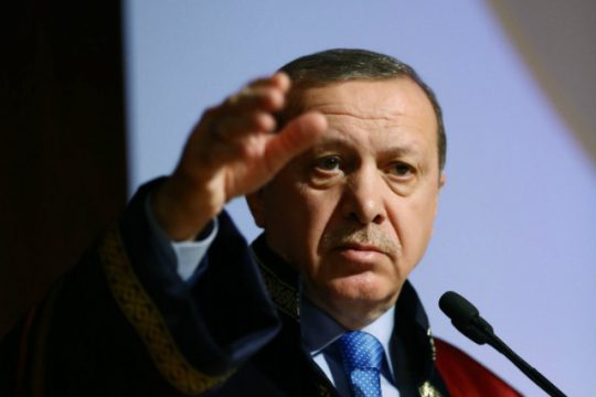 Τα γυρίζει ο Ερντογάν για τον Χίτλερ