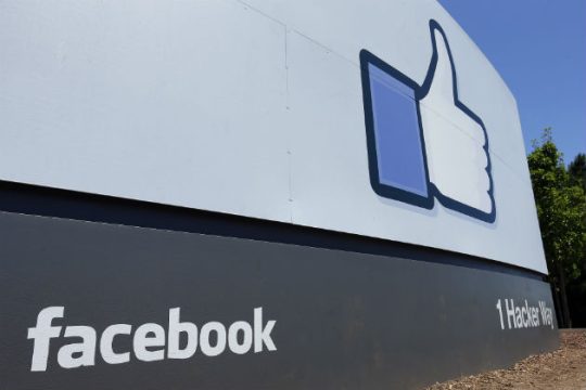 Φραγμός από το Facebook στις αγοραπωλησίες όπλων