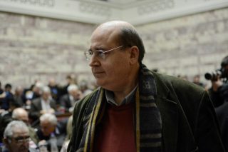Εθνικός Διάλογος: Βροχή από πέτρες στο παρόν και… πολύ σανό για διάλογο!