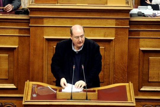 To Ολοκαύτωμα φόρτισε τη Βουλή