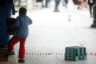 Απάνθρωπη «νομιμότητα» και ανθρώπινη αλληλεγγύη