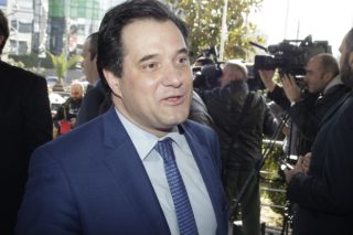 Ο Άδωνις υπερασπίζεται (τώρα) το Σύνταγμα