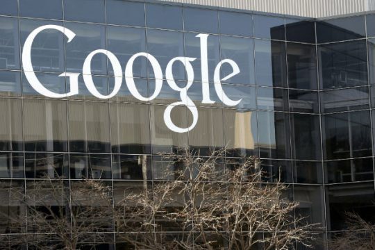 Εξηγήσεις για τη συμφωνία με τη Google ζητούν οι Εργατικοί