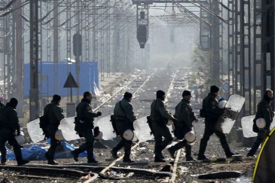 Αλλού οι πρόσφυγες κι αλλού η ΕΛ.ΑΣ.