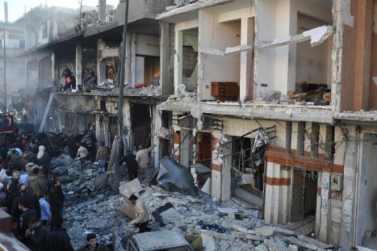 Αιματηρή διπλή βομβιστική επίθεση στην Χομς