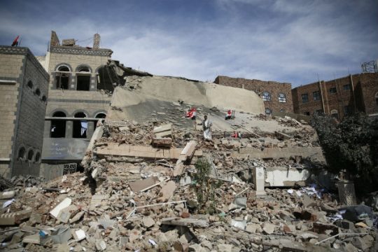 Ισοπεδώθηκε εργοστάσιο φαρµακοβιοµηχανίας στην Υεμένη