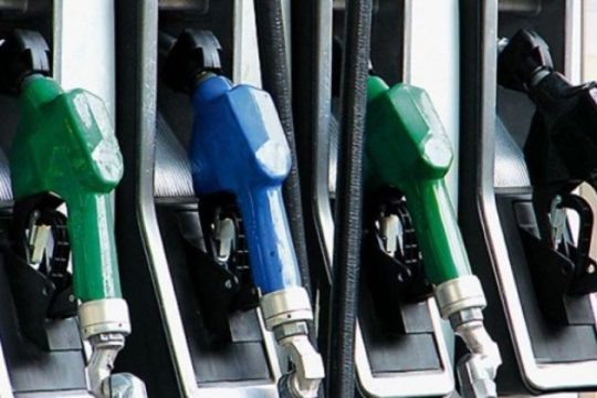 Τι (στ’ αλήθεια) συμβαίνει με τα καύσιμα;