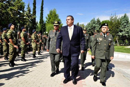 Επιμένει στην εθελοντική στράτευση γυναικών o Καμμένος