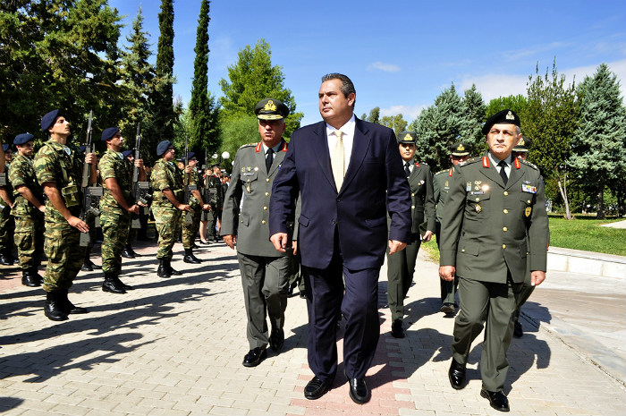 Επιμένει στην εθελοντική στράτευση γυναικών o Καμμένος