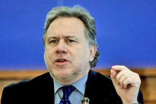 «Στα κάγκελα» οι φορείς των επιστημόνων