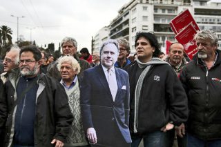 Κολλημένοι με το «ψαλίδι» οι δανειστές στο Ασφαλιστικό