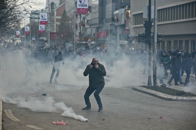 Τραυματισμοί και συλλήψεις διαδηλωτών στο Κόσοβο